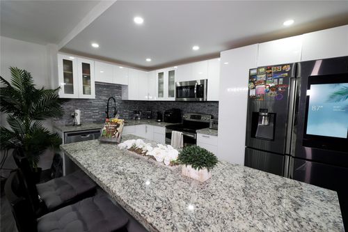 2h-a-3440 Ne 192nd St, Miami, FL, 33180 | Card Image