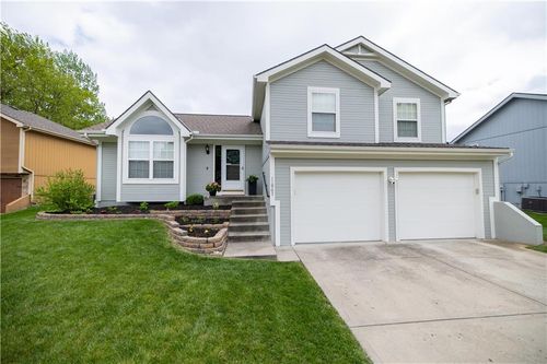 11907 N Holmes Ct, Kansas City, MO, 64155-2958 | Card Image