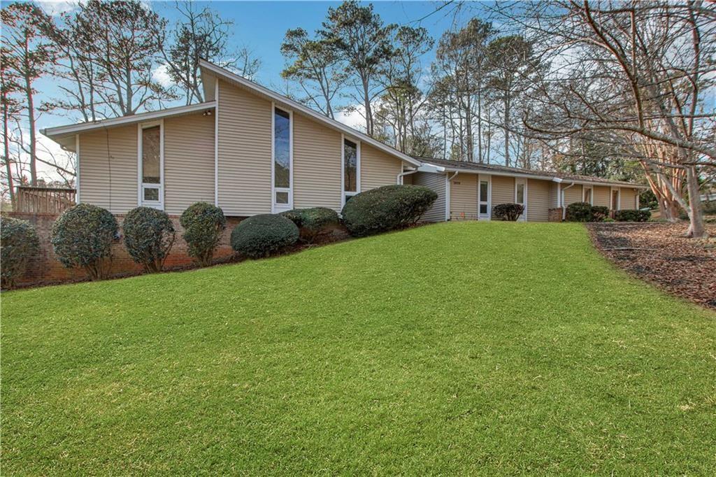 Silversmith Ln, Stone Mountain, GA 30087