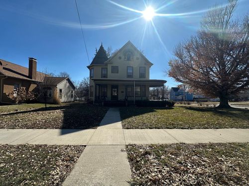 402 E Court St, Paris, IL, 61944-2215 | Card Image