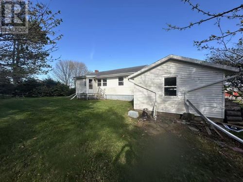 298 Main St, Cornwall, PE, C0A1H5 | Card Image