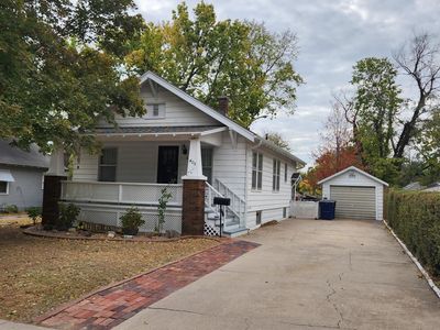 405 Se 4th, House other with 2 bedrooms, 2 bathrooms and null parking in Newton KS | Image 1