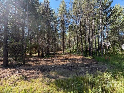 137 Lake Trail Dr, Donnelly, ID, 83615-5039 | Card Image