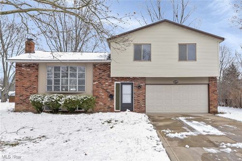 6979 Warrington Dr, North Olmsted, OH, 44070-5056 | Card Image