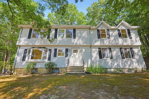 12 White Ave, Concord, MA, 01742-5736 | Card Image