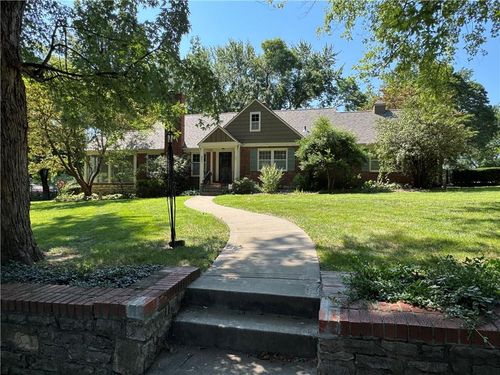 801 E Manor Rd, Independence, MO, 64055-1728 | Card Image