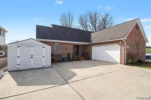 7277 Cardinal St, Clay, MI, 48001-4107 | Card Image
