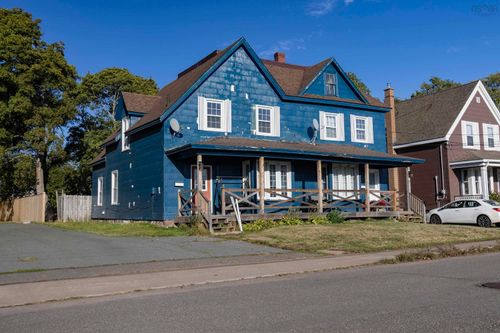 22-24 Croft St, Amherst, NS, B4H2Z4 | Card Image