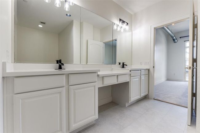 Primary Bathroom | Image 12