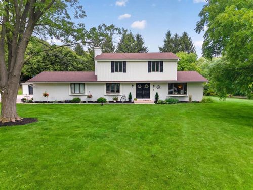 N8W27232 Woodridge Lane, Pewaukee, WI, 53188 | Card Image