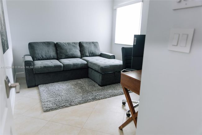 10919 Nw 67 Th Ter, House other with 4 bedrooms, 3 bathrooms and null parking in Doral FL | Image 46