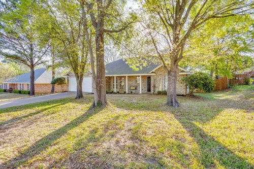 615 Rosewood Pl, Joshua, TX, 76058-6106 | Card Image