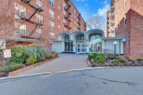 4s-54-44 Little Neck Pkwy, Little Neck, NY, 11362-2270 | Card Image
