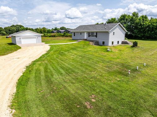 W8320 County Road Z, Onalaska, WI, 54650-9777 | Card Image