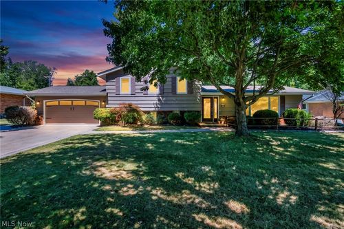 3665 Russett Dr, Broadview Heights, OH, 44147-2619 | Card Image