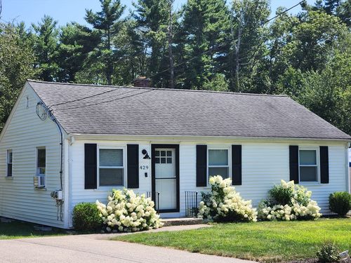 429 Forest St, Rockland, MA, 02370-1152 | Card Image