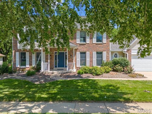 15747 Cedarmill Dr, Chesterfield, MO, 63017-8712 | Card Image