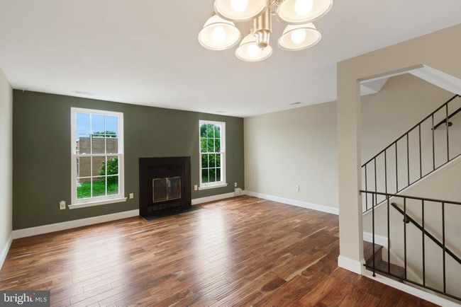 7946 Brighton Way, Townhouse with 3 bedrooms, 2 bathrooms and null parking in MANASSAS VA | Image 4