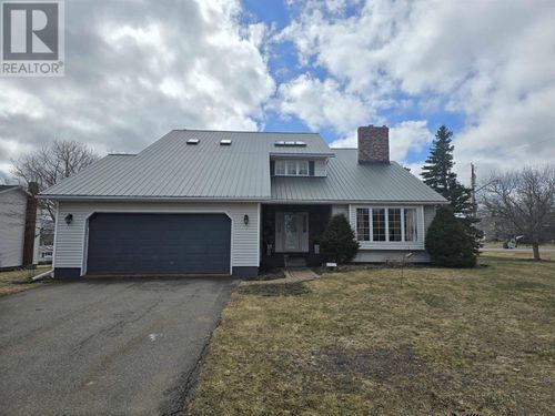 42 Cortland St, Charlottetown, PE, C1E1K9 | Card Image