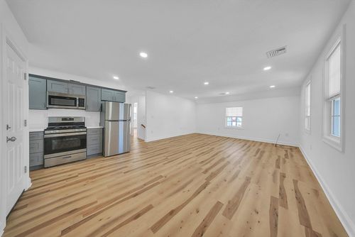 b-11 Willet St, Quincy, MA, 02170-2010 | Card Image