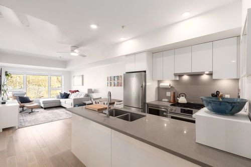 305-2666 Duke St, Vancouver, BC, V5R4S9 | Card Image