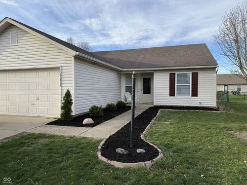 1616 Sweetwater Ln, Greenfield, IN, 46140-7553 | Card Image