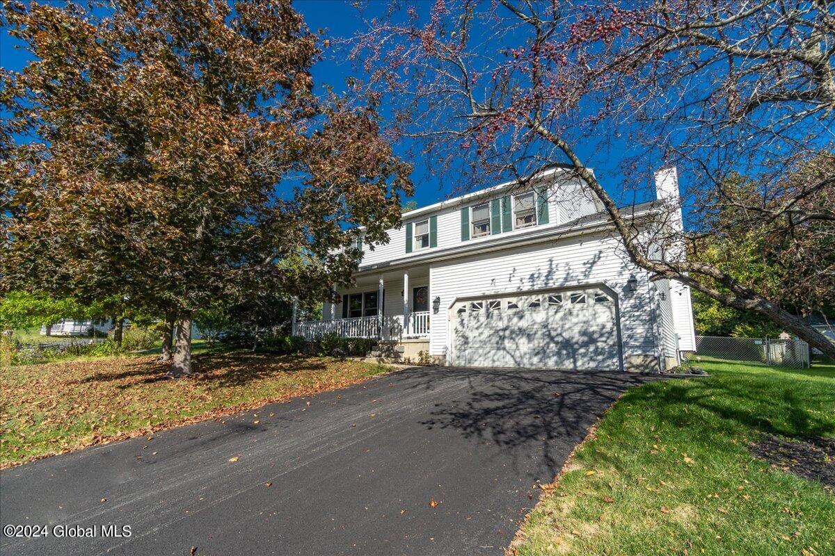 Kelshawn Ct, Latham, NY 12110