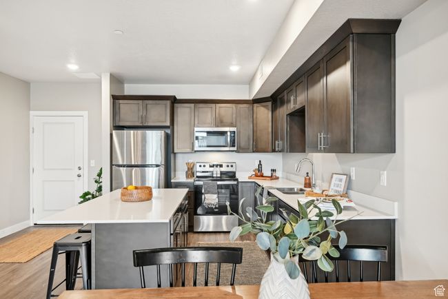 302 - 2101 Main St, Condo with 3 bedrooms, 3 bathrooms and 4 parking in Sunset UT | Image 6