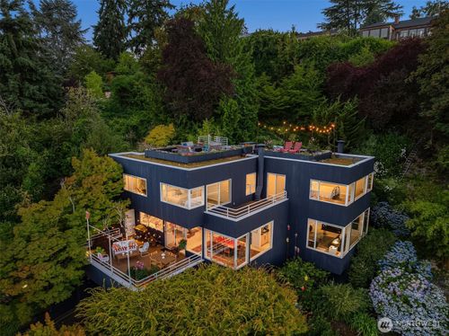 3903 48th Ave S, Seattle, WA, 98118-1221 | Card Image