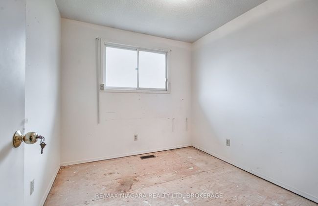 3 - 5787 Swayze Dr, Condo with 3 bedrooms, 2 bathrooms and 1 parking in Niagara Falls ON | Image 14