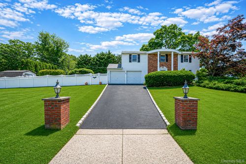 2 Barry Ln, Mount Sinai, NY, 11766-3100 | Card Image