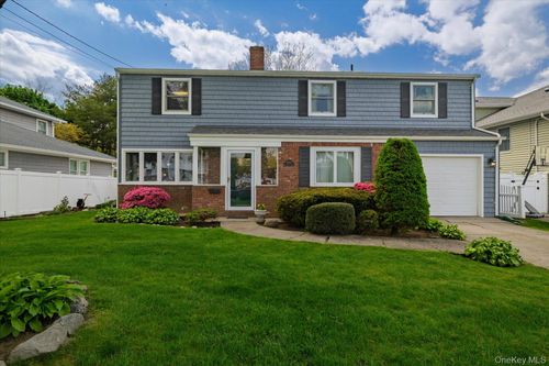 1682 Hannington Ave, Wantagh, NY, 11793-2812 | Card Image