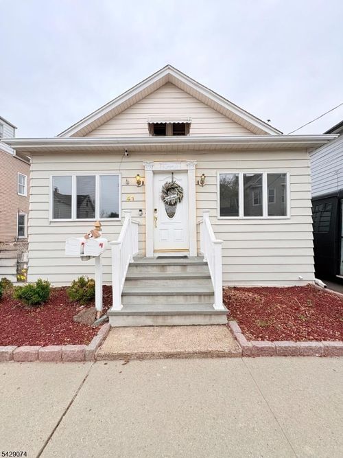 1-41 Franklin Pl, Totowa, NJ, 07512-2604 | Card Image