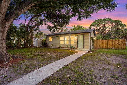 6948 Dartmouth Ave N, St Petersburg, FL, 33710-7650 | Card Image