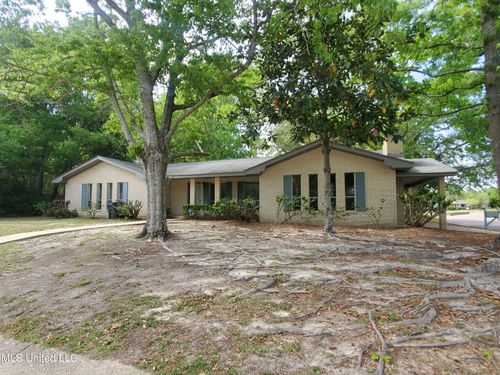 2302 Robert Dr, Gulfport, MS, 39503-3615 | Card Image