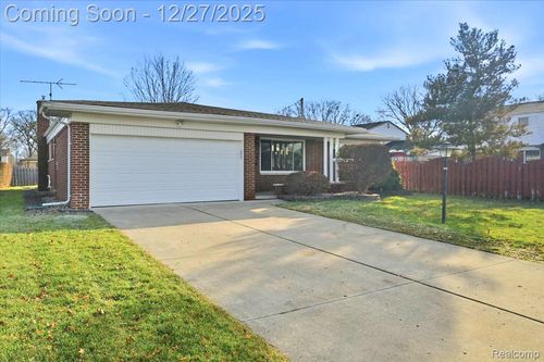 33164 Chatsworth Dr, Sterling Heights, MI, 48312-6113 | Card Image