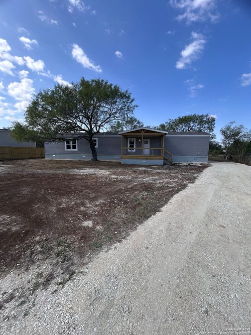 268 County Road 4637, Hondo, TX, 78861-5810 | Card Image