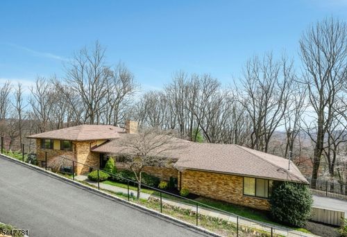 6 Lynnfield Dr, Morristown, NJ, 07960-2643 | Card Image