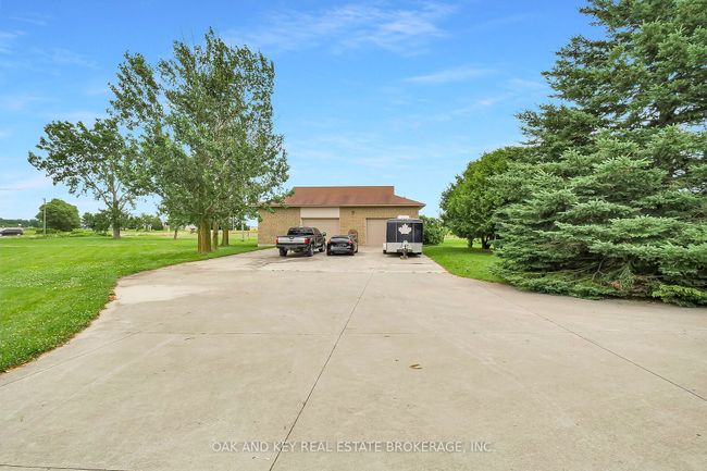 29830 Centre Rd, House other with 4 bedrooms, 10 bathrooms and 47 parking in Strathroy ON | Image 37