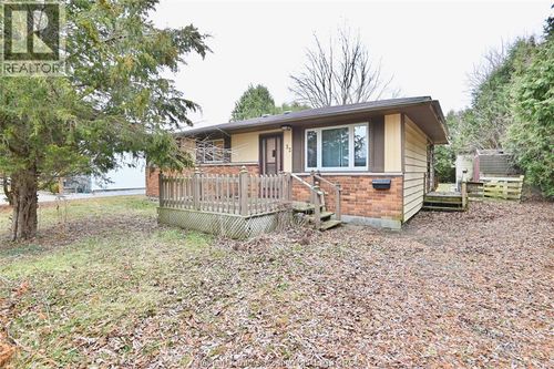 32 Irwin Dr, Wallaceburg, ON, N8A4S1 | Card Image