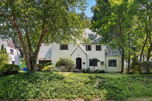 10 River Rd, Scarsdale, NY, 10583-1110 | Card Image