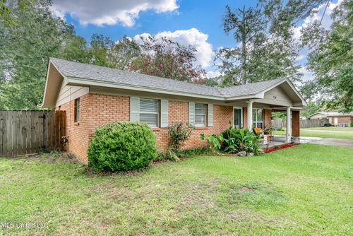 704 Marilyn Dr, Pearl, MS, 39208-2903 | Card Image