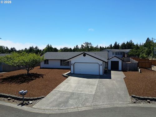 1445 Yew St, Florence, OR, 97439-7632 | Card Image