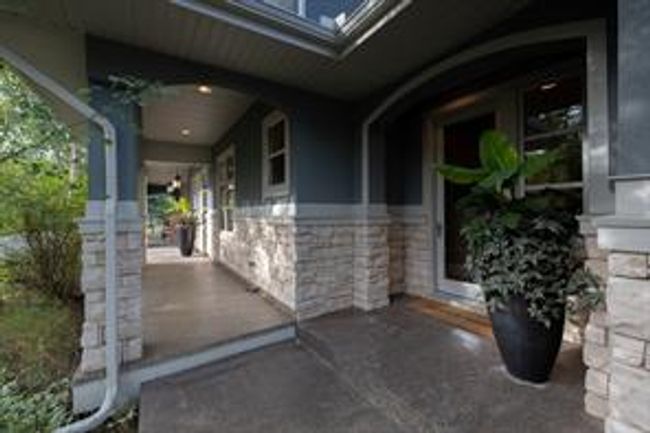 34 Posthill Dr Sw, House detached with 6 bedrooms, 3 bathrooms and 7 parking in Calgary AB | Image 4