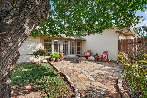 2215 Oak Creek Dr, Sherman, TX, 75092-2337 | Card Image