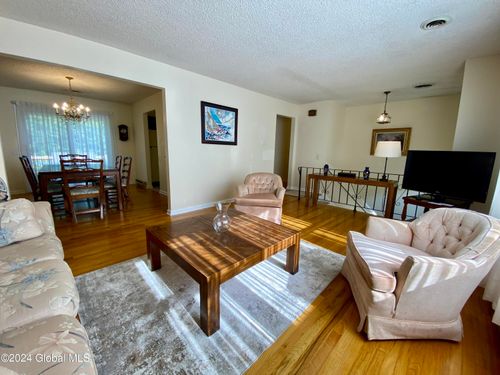12 Lakewood Dr, Saratoga Springs, NY, 12866-2834 | Card Image