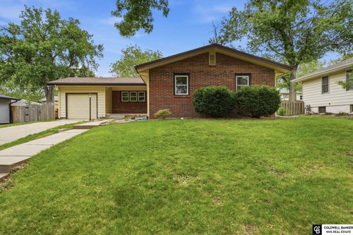 900 Northborough Ln, Lincoln, NE, 68505-2126 | Card Image