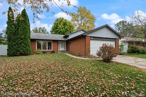 3290 Wolverine Dr, Troy, MI, 48083-5746 | Card Image