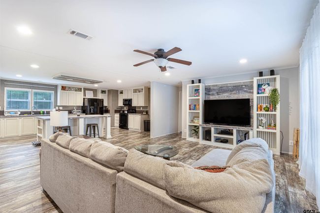 21167 Joe Paul Ln, House other with 4 bedrooms, 2 bathrooms and null parking in Chandler TX | Image 5