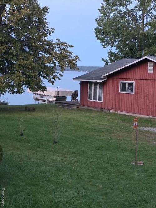 5136 Hardwood Trl, Hubbard Lake, MI, 49747-8602 | Card Image